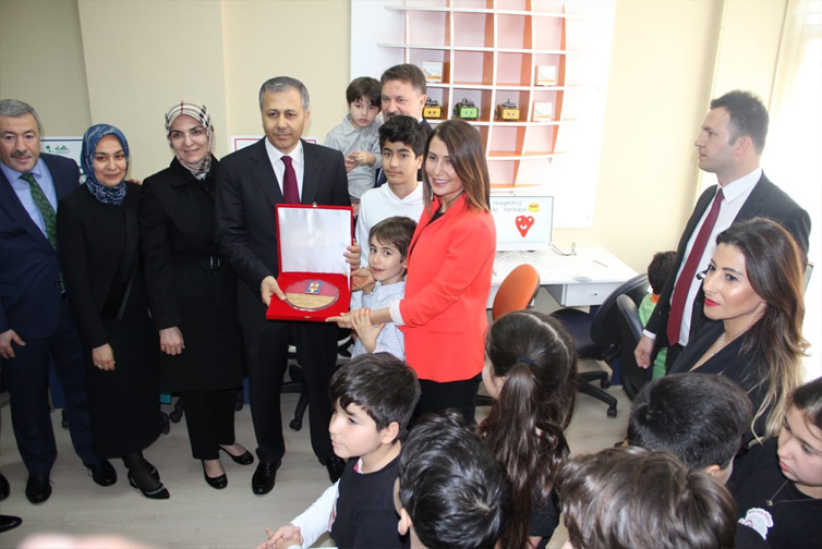 İAR, Hamdullah Suphi Tanrıöver İlkokulu’na, Bilgisayarlı Teknoloji, Tasarım ve Robotik Sınıfı Kazandırdı...