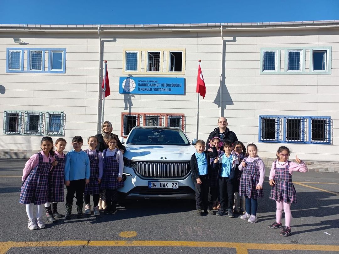 İstanbul, Sultangazi'de Bulunan Nadide - Ahmet Tütüncüoğlu Okulu'nun Açılışı Yapıldı.