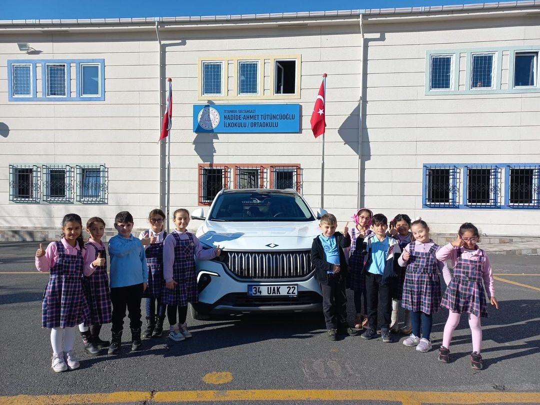 İstanbul, Sultangazi'de Bulunan Nadide - Ahmet Tütüncüoğlu Okulu'nun Açılışı Yapıldı.